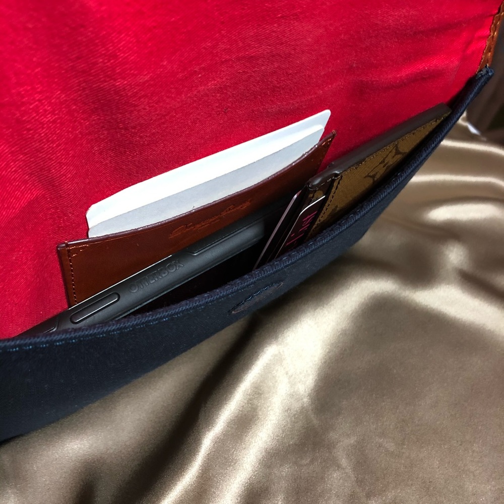 🟥Sold🟥Dooney & Bourke Pouch in Pebble Leather - Picture 9 of 10